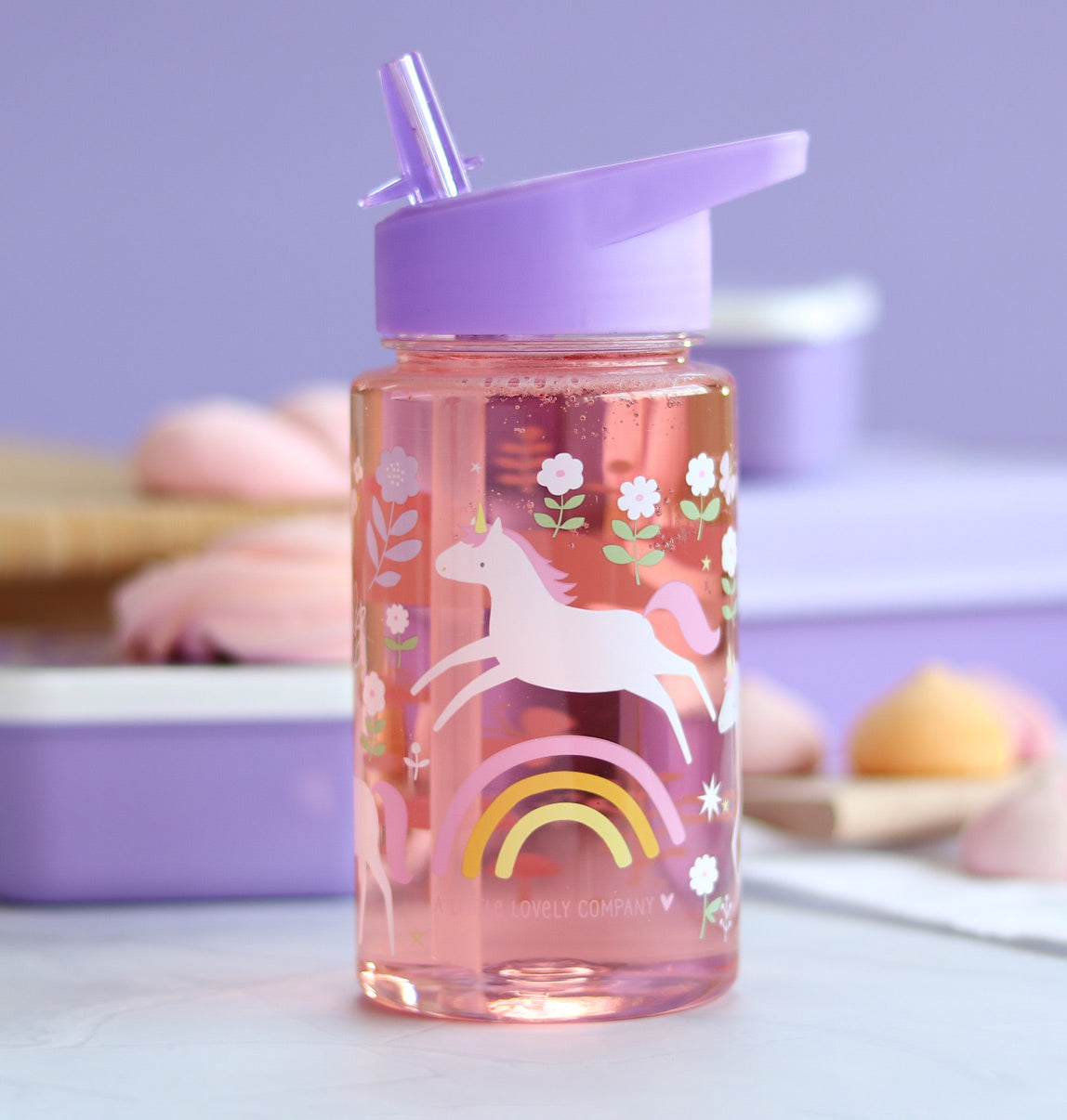 transparante drinkfles met paarse dop en vrolijke print voor kinderen