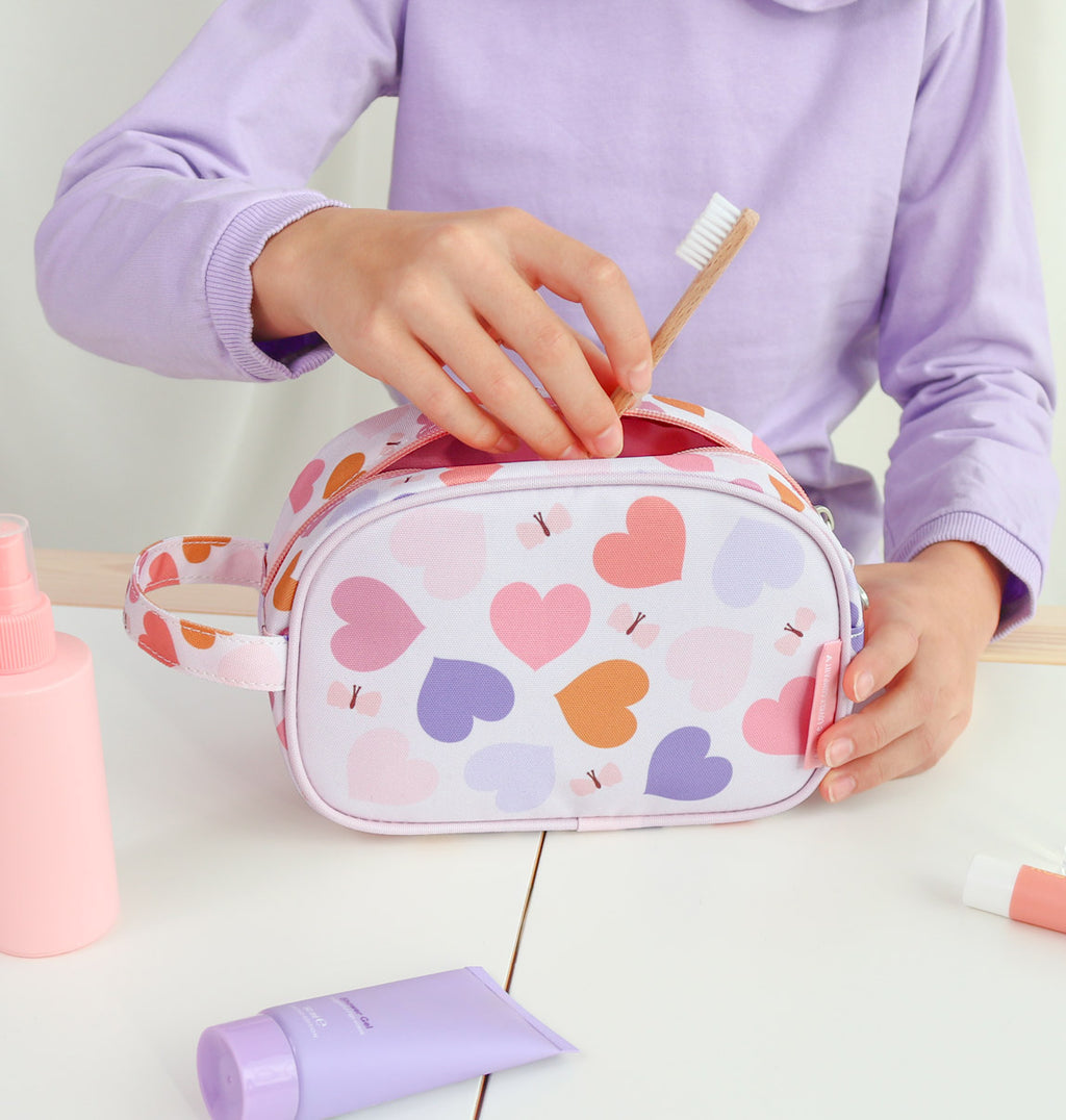 Toiletry bag: Hearts