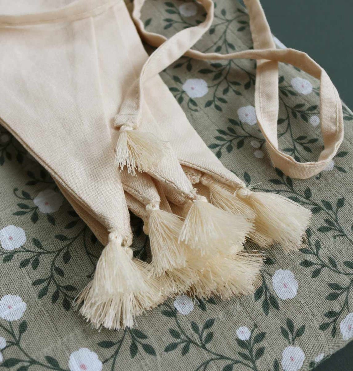 Garland: Cream
