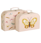 kartonnen, roze, decoratieve koffers voor opbergen van speelgoed van a little lovely company met een vlinder