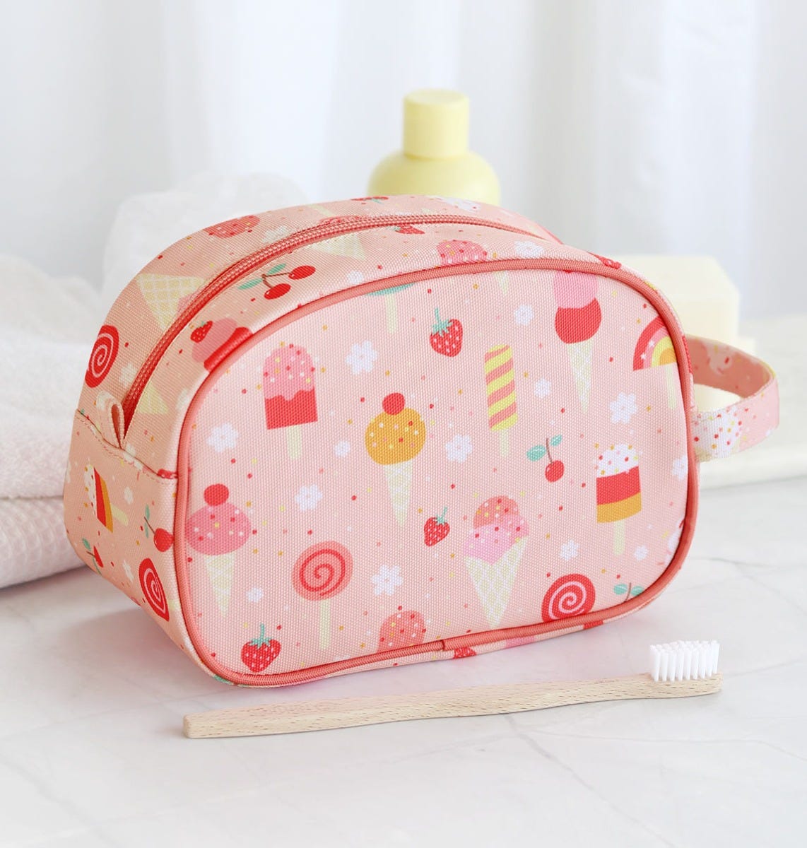Toiletry bag: Ice-cream
