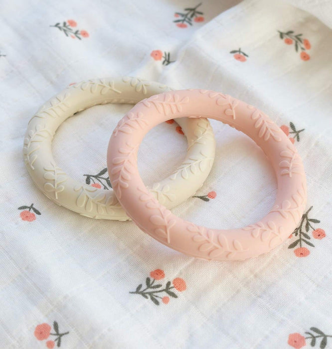Silicone teether: Leaves - strawberry cream